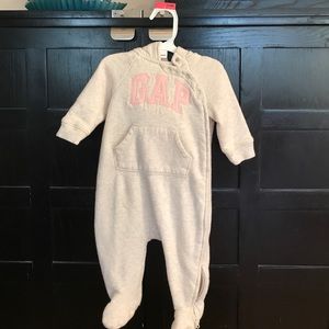 Gap baby body suit